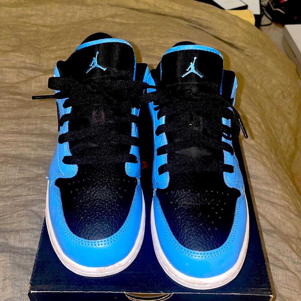 Air Jordan 1 Low Baby Blue and Black- Boys size 7, 8.5 in womens